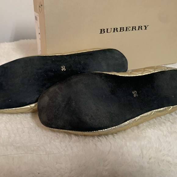 BURBERRY Gold Quilted Cushioned Flat/Slipper with Matching Pouch - Picture 4 of 10